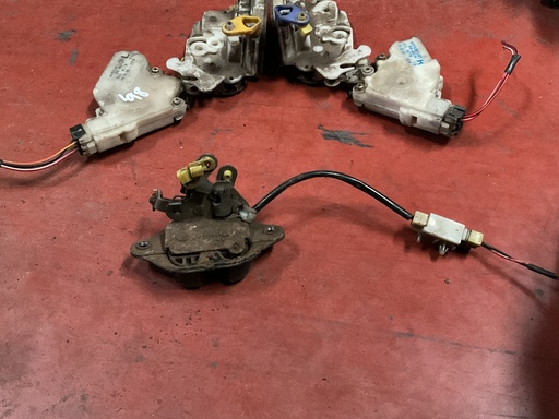 [Sin referencia] Cerradura maletero nissan vanette ‘98