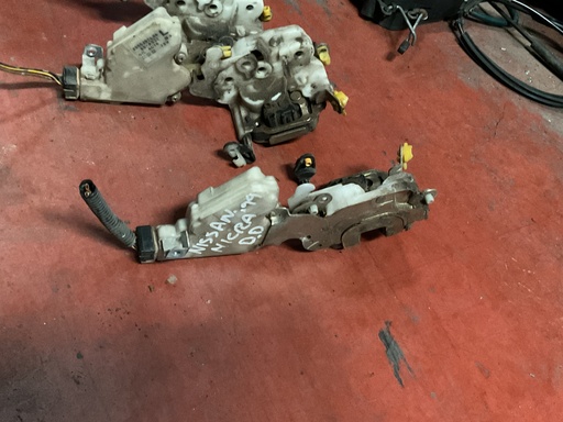 [Sin referencia] Cerradura delantera derecha nissan terrano ‘99