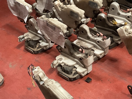 [Sin referencia] Cerradura trasera izquierda nissan almera ‘02