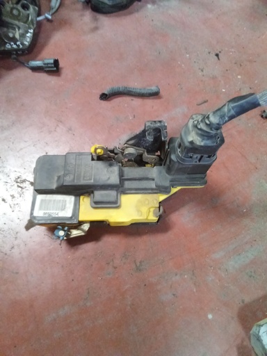 [8650554] Cerradura delantera derecha Volvo S60 '01