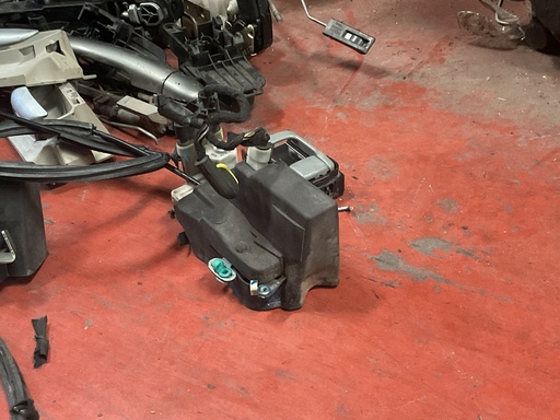 [Sin referencia] Cerradura delantera izquierda lancia thesis ‘02