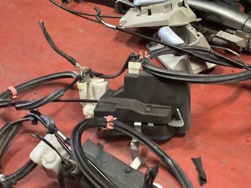 [Sin referencia] Cerradura trasera izquierda lancia thesis ‘02