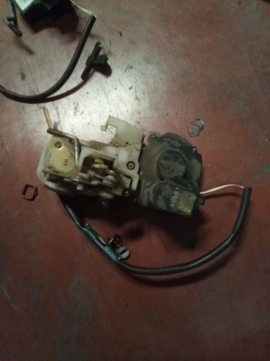 Cerradura trasera izquierda honda Civic '98
