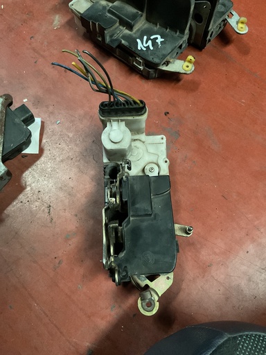 [Sin referencia] Cerradura delantera derecha alfa 147 ‘06