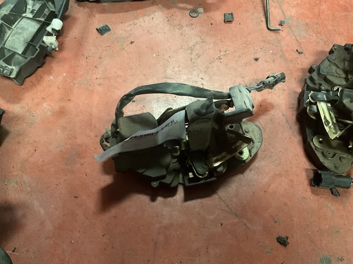 [Sin referencia] Cerradura trasera izquierda kia sephia ‘03