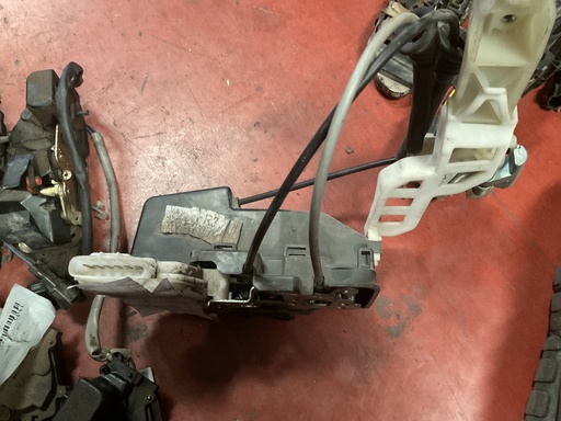 [Sin referencia] Cerradura delantera derecha kia carens ‘08