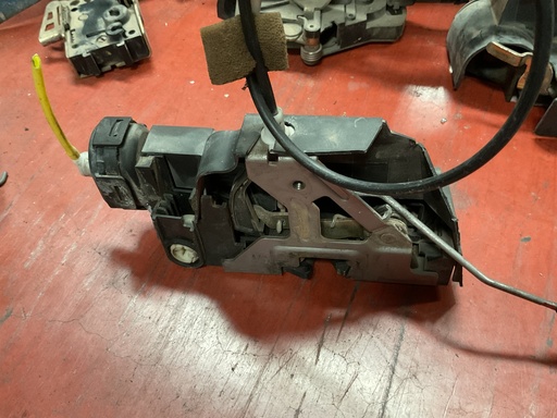 [Sin referencia] Cerradura delantera derecha mercedes clase A W168 ‘04