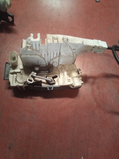 Cerradura trasera derecha Mercedes sprinter '09