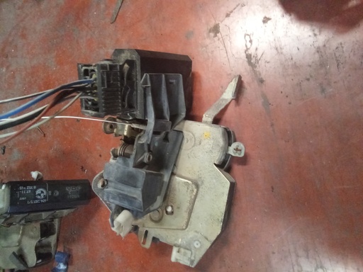 [8353012] Cerradura delantera izquierda BMW serie 5 E39