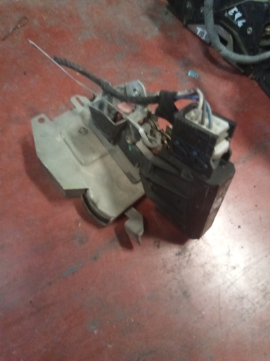 [8353012] Cerradura trasera izquierda BMW serie 5 E39 '91