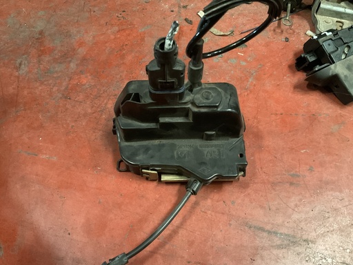 [000658Z98] Cerradura trasera derecha renault laguna ‘06