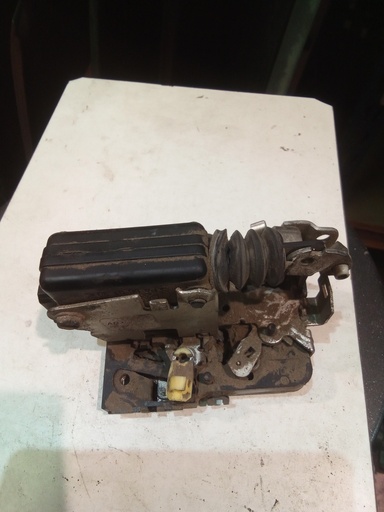 Cerradura trasera izquierda dacia sandero '10