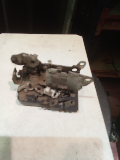 Cerradura trasera derecha dacia sandero '10