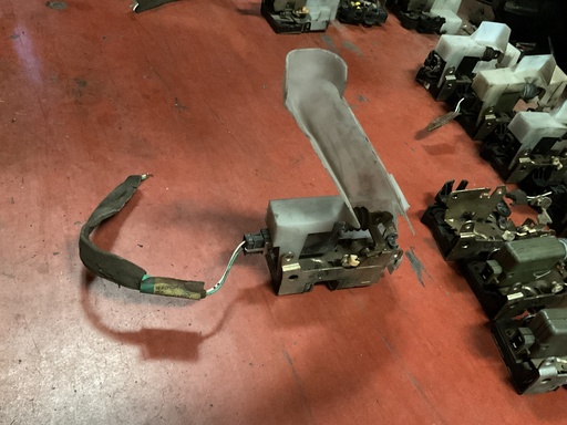 [Sin referencia] Cerradura trasera derecha renault megane I ‘98