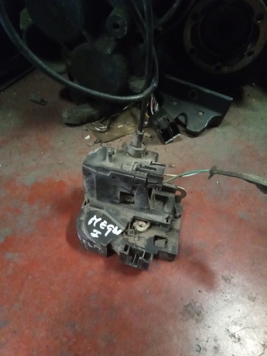 Cerradura delantera derecha Renault megane '00