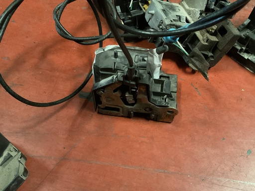 [Sin referencia] Cerradura delantera izquierda renault megane I ‘00