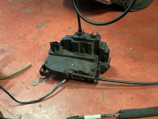 [Sin referencia] Cerradura trasera izquierda renault clio III ‘08