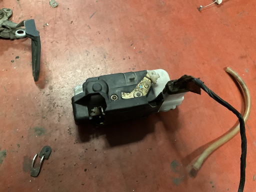 [Sin referencia] Cerradura trasera derecha citroen C5 ‘04