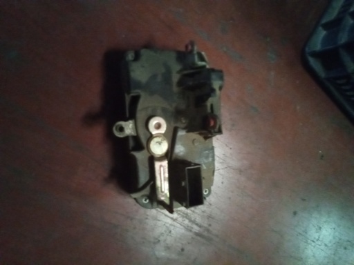 Cerradura delantera izquierda citroen jumpy '99