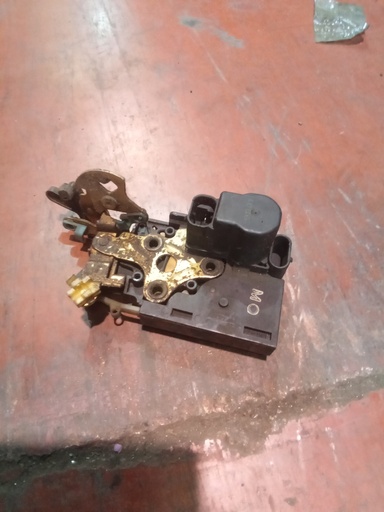 Cerradura trasera izquierda Chevrolet Nubira '04