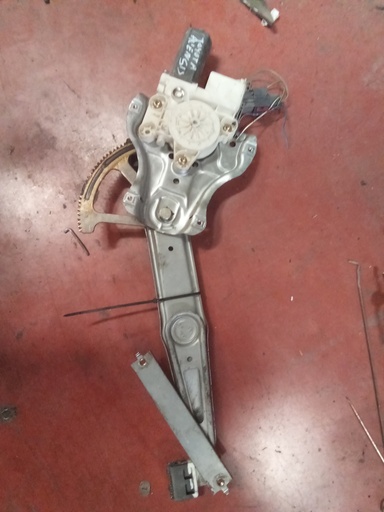 [6982005050] Elevalunas delantero izquierdo Toyota Avensis '05