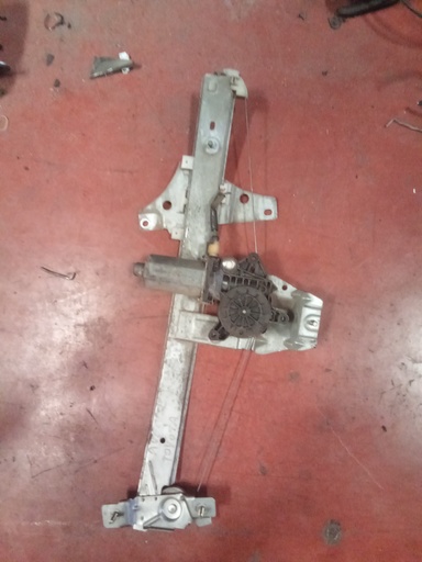 Elevalunas delantero derecho Toyota avensis '97