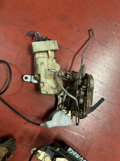 [Sin referencia] cerradura delantera derecha toyota yaris ‘05