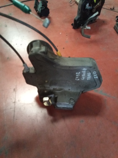 Cerradura trasera izquierda Toyota Corolla '07