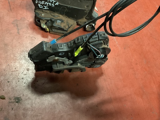 [Sin referencia] Cerradura delantera derecha toyota avensis ‘06