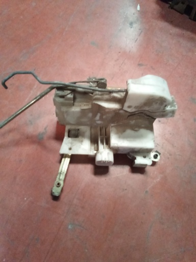 Cerradura delantera izquierda Toyota avensis '97
