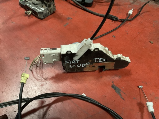 [Sin referencia] Cerradura trasera derecha fiat scudo ‘06