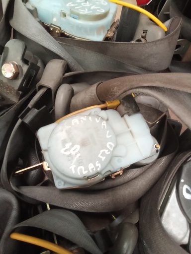 Cinturon trasero derecho kia carnival '03