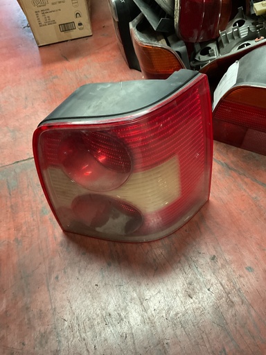 [Sin referencia] Piloto derecho volkswagen polo (defectuoso) ‘00