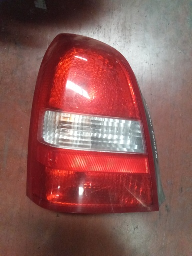 Piloto izquierdo Nissan primera familiar '03 (defectuoso)