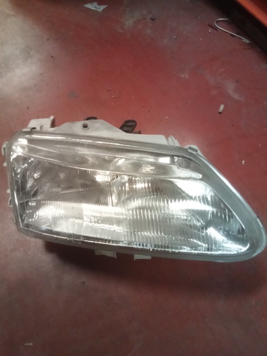 Faro derecho Renault laguna '94