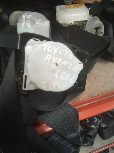 Cinturon trasero derecho toyota avensis '03