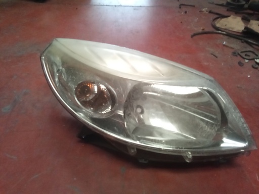 Faro derecho dacia sandero '10