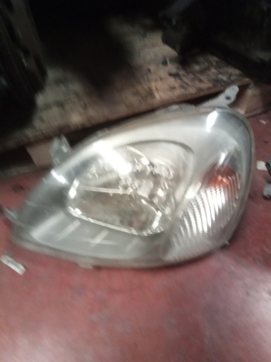 Faro izquierdo Toyota Yaris '00