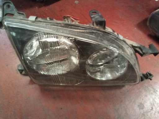 Faro derecho Toyota avensis '01