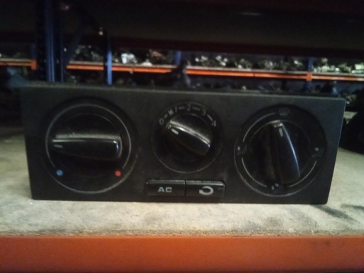 [1J0819045F] Mando aire acondicionado Volkswagen polo '99