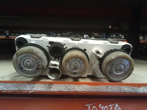 Mando aire acondicionado Mitsubishi colt '05