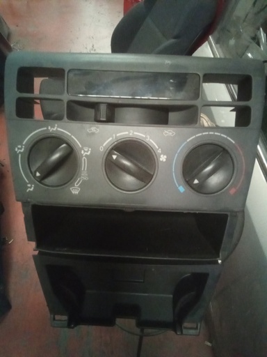 Mando aire acondicionado Toyota Corolla '03