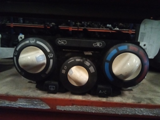 Mando aire acondicionado Nissan micra '06