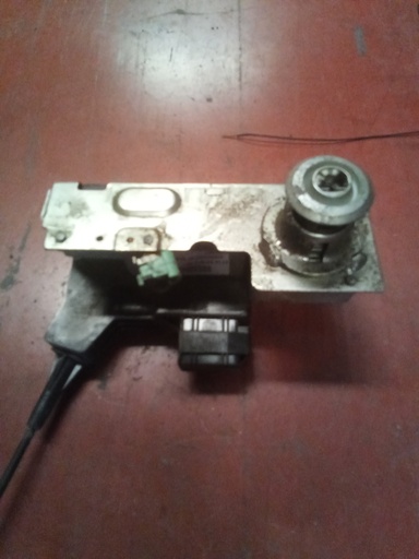 Cerradura delantera izquierda Ford transit connect '05