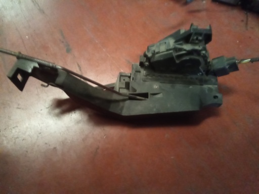 Cerradura delantera derecha Ford Focus '05