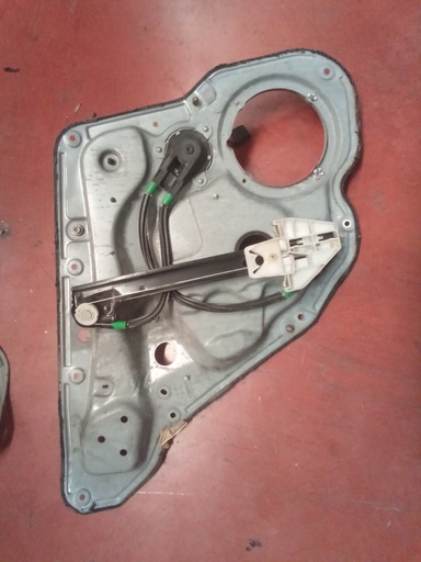 Elevalunas trasero derecho manual  seat leon '02