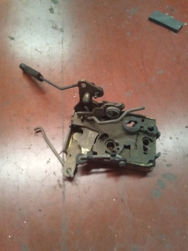 Cerradura delantera derecha Peugeot 205 '97