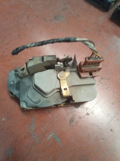 Cerradura trasera izquierda Peugeot 206 '00