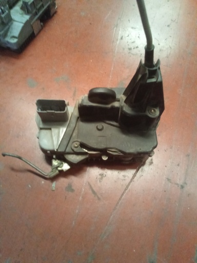Cerradura delantera derecha Peugeot 307 '03