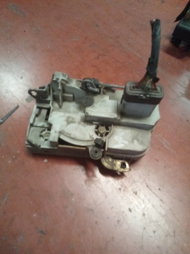Cerradura delantera izquierda Peugeot 406 '04